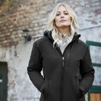 Reitparka Nordic von ELT Frau traegt Reitparka Nordic von ELT
