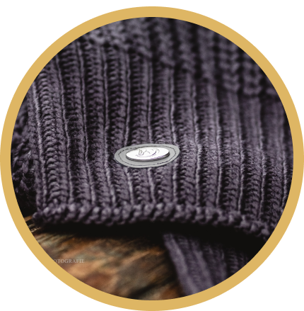 Rippbündchen für den idealen Halt am Körper Nahaufnahme eines Strickpullovers und den Rippbündchen